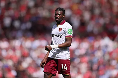 لقطع الطريق أمام تشيلسي.. تقارير: توتنهام يستعد لتقديم عرض جديد لضم قدوس